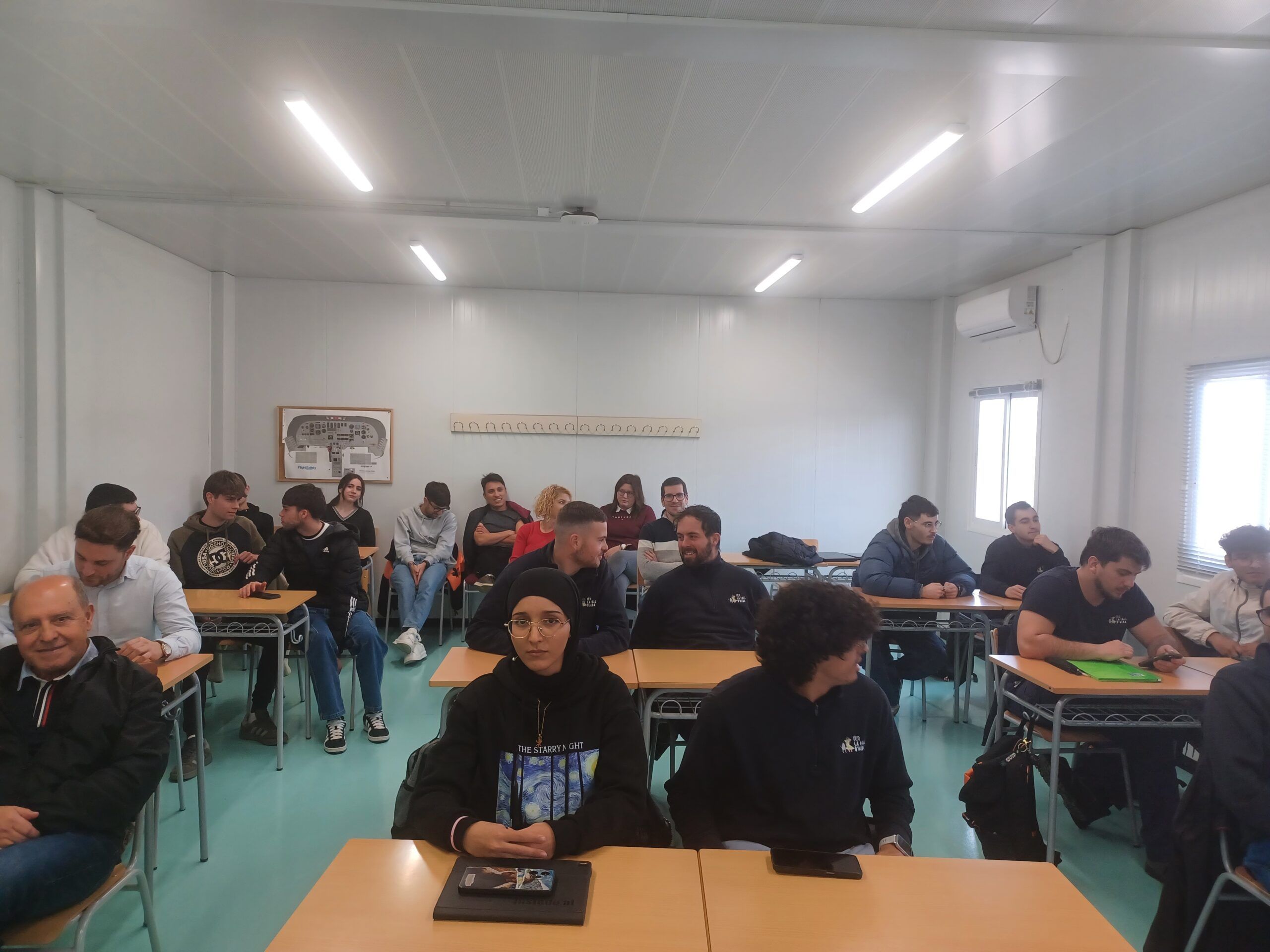 Alumnos en formación de SECOT en centro FP aeropuerto